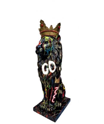 DUŻY SIEDZĄCY LEW W KORONIE...